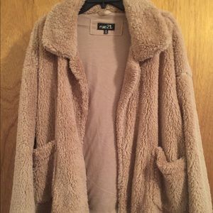 Beige “Teddy” style coat!🐻